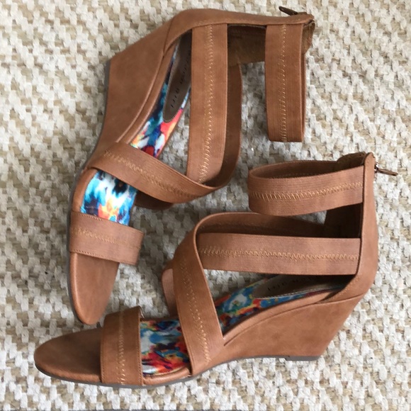 Madden girl “Heartt” wedge sandals - Picture 6 of 7